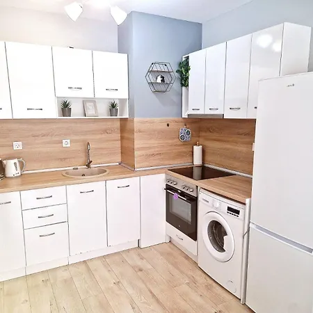 מלון דירות Papaya 4*